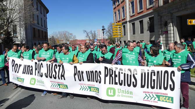 Concentración de UCCL en la Subdelegación de Gobierno.