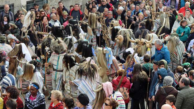 Los cucurrumachos en el Domingo Gordo de Navalosa.
