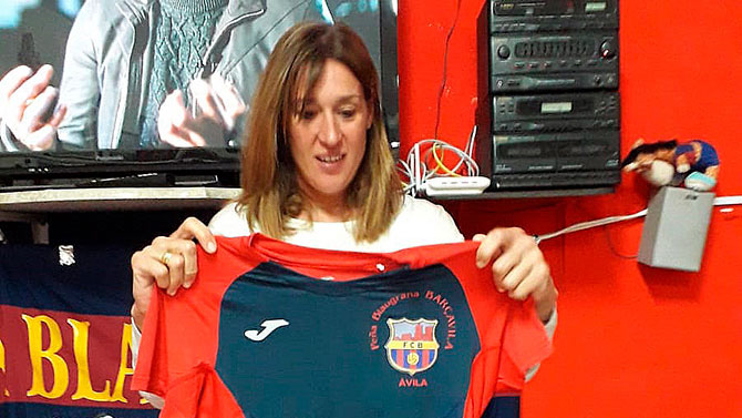 Jacqueline Martín con la camiseta de la Peña Barçavila.