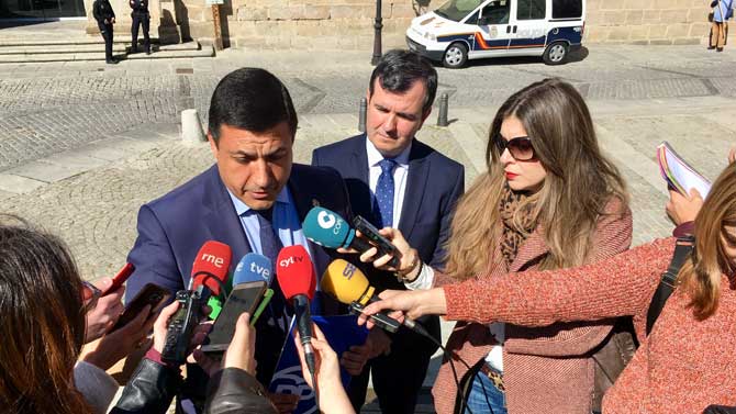 Carlos García tras presentar las listas en la Junta Electoral.