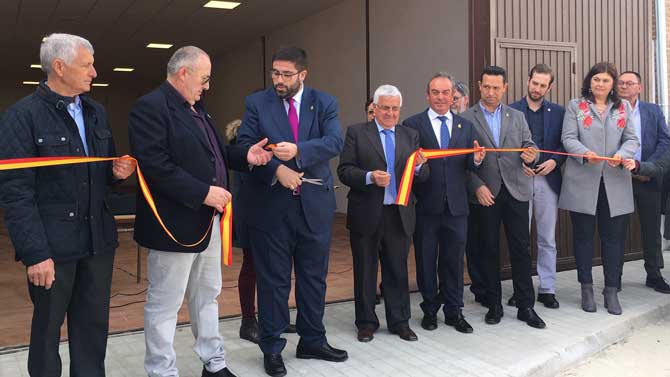 Inauguración del salón de usos múltiples de Fuentes de Año.