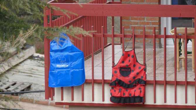 Mandiles en un balc&oacute;n en el D&iacute;a de la Mujer 2018.