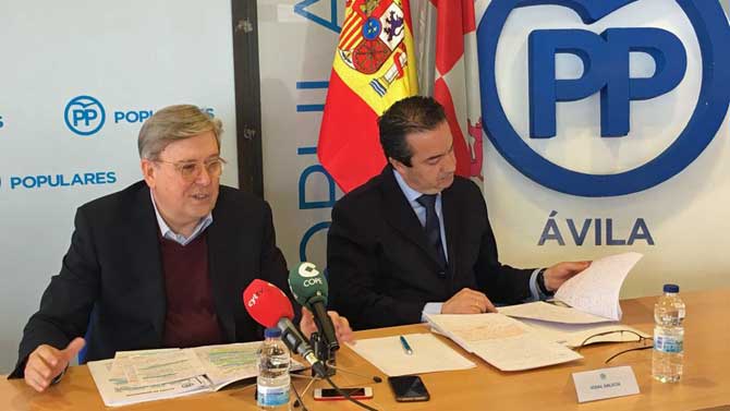 Los procuradores José Manuel Fernández Santiago y Vidal Galicia.