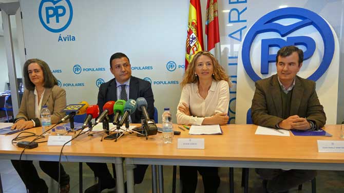 Sonsoles Sánchez-Reyes. Carlos García, Alicia García y Juan Pablo Martín.