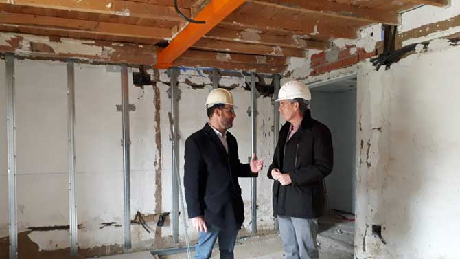 Obras en la antigua casa del maestro de Benitos.
