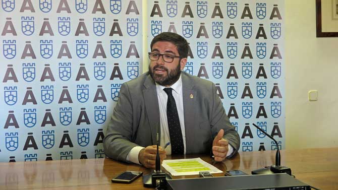 El presidente de la Diputación tras la Junta de Gobierno.