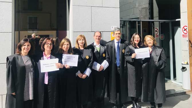 Concentración de letrados ante los juzgados de Ávila.