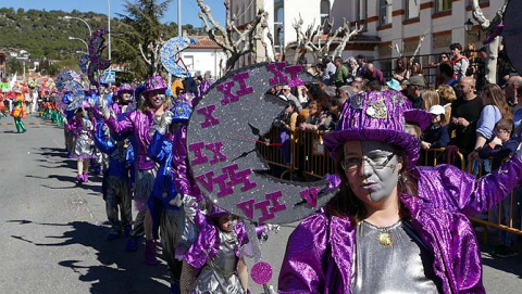 Tercer premio local comparsas: 'El rock del reloj'.