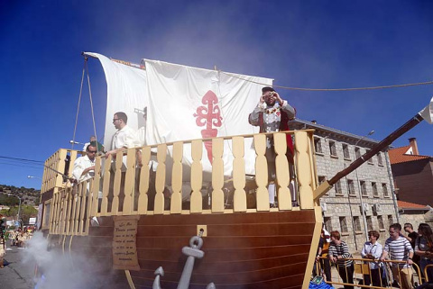 Segundo premio carrozas provincial: 'Nao Victoria del Alberche'.