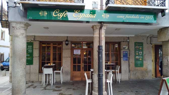 Bar España, en El Barco de Ávila, donde ha caído un premio de El Gordo de la Primitiva.