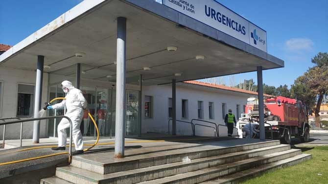 Intervenci&oacute;n de la UME en el Centro de Salud de Ar&eacute;valo.
