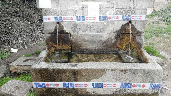 Fuente Buena, precintada.