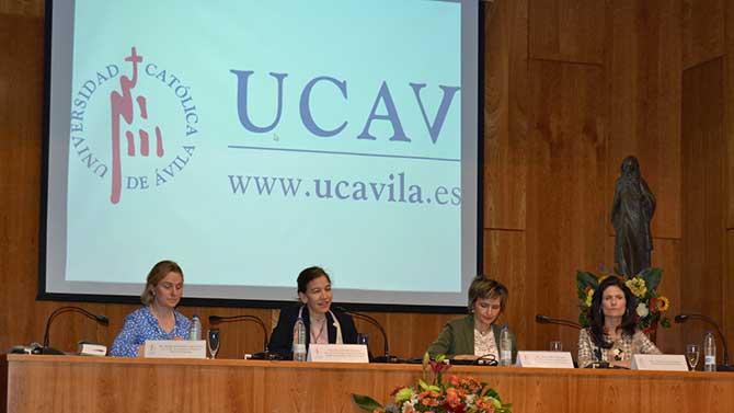 Mesa redonda con motivo del Día de la Mujer en la UCAV.