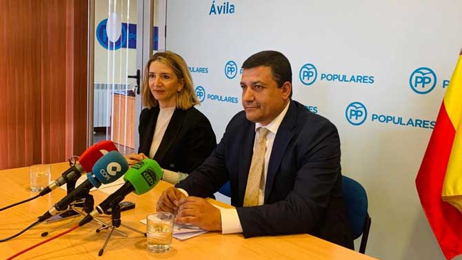 La diputada Alicia Garc&iacute;a y el presidente del PP, Carlos Garc&iacute;a.