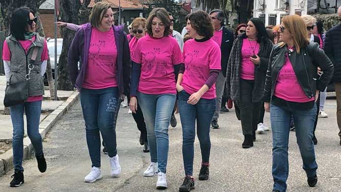La consejera de Familia (segunda izquierda) en el Día de la Mujer en Piedralaves.