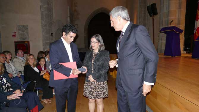 Juan Mayorga recibe el Premio de las Letras Teresa de &Aacute;vila en 2016.