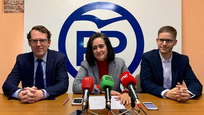 Mario Ayuso, Sonsoles Sánchez-Reyes y Miguel Encinar, durante la rueda de prensa.