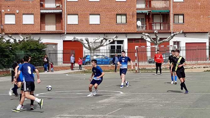 F&uacute;tbol sala de los Juegos Escolares en Navaluenga.