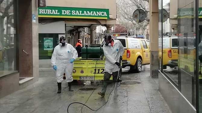 Desinfectaci&oacute;n de las calles de Ar&eacute;velo.