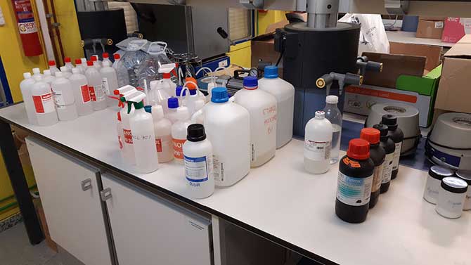 Gel desinfectante elaborado en la UCAV.