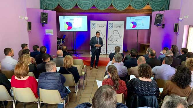 Jornada de la Diputaci&oacute;n con alcaldes en Burgohondo.