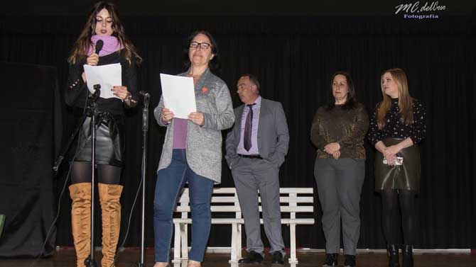 Lectura de un manifiesto por el Día de la Mujer en Cebreros.