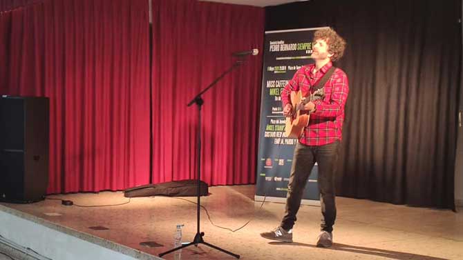 Actuaci&oacute;n de Pedro Rivera en Pedro Bernardo.