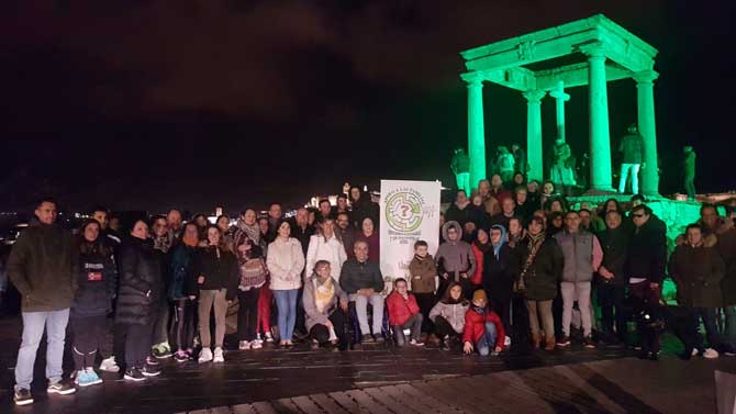 Los Cuatro Postes de color verde el D&iacute;a de las Enfermedades Raras.