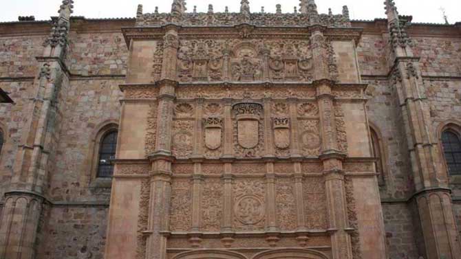 Fachada del rectorado de la USAL.