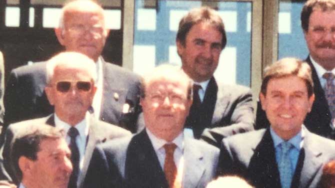 Balbino Guti&eacute;rrez, con gafas &oacute;scuras junto a Juan Vicente Herrera.