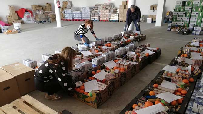 Productos preparados para su reparto en Arenas de San Pedro.