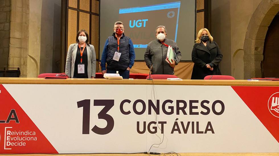 Javier García (segundo izquierdo) en el congreso de UGT de Ávila.