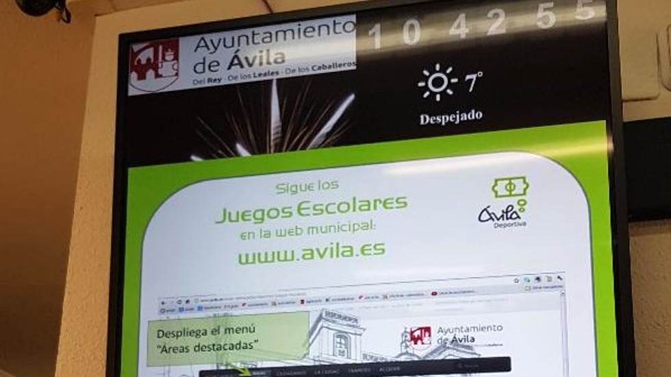 Pantalla led instalada en los Ceas.