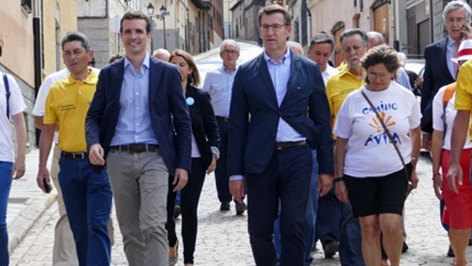 Pablo Casado y Alberto Núñez Feijóo en Ávila en 2016.