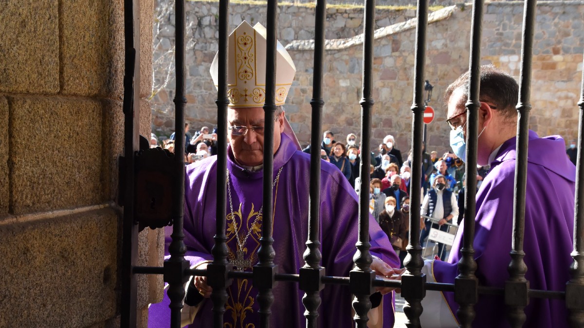 Apertura de la puerta santa y procesión del año jubilar de Santa Teresa 2022.