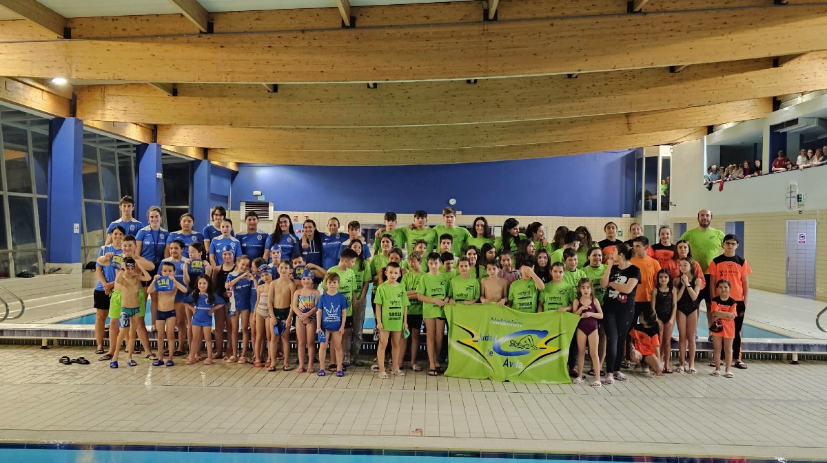 Participantes en las Jornadas de Natación y Salvamento de los Juegos Escolares.