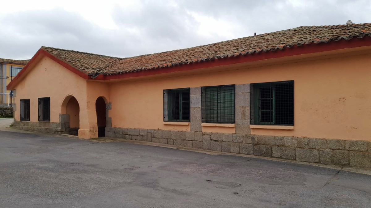 Edificio destinado a casa comunitaria en Becedas.