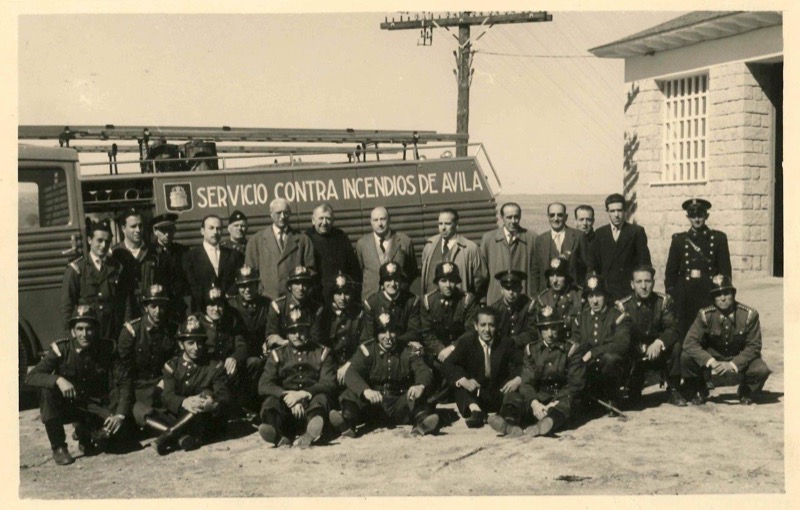 14. Los Bomberos de Ávila en el Parque de la Avda. de Madrid. Foto Mendoza, 1961.