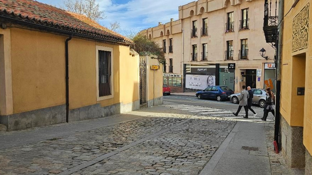 Tramo de la calle Sor María de San José que se corta al tráfico.