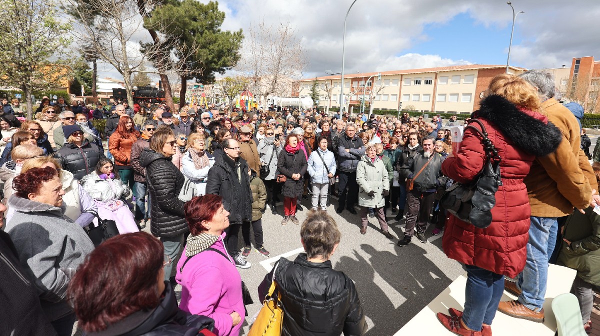 Concentración para exigir la reanudación de las obras del Centro de Salud de Arévalo.