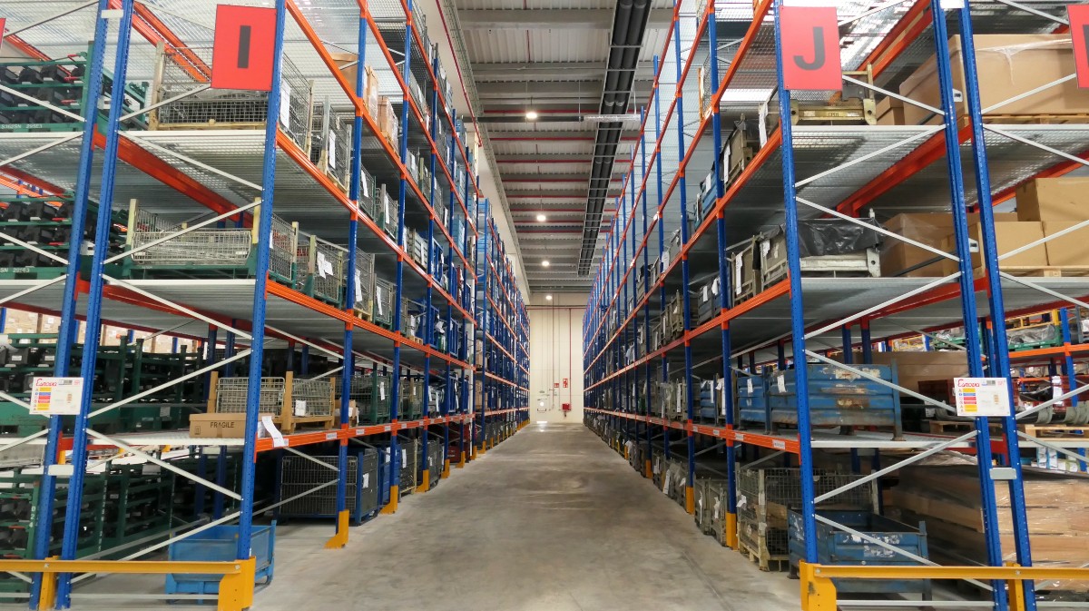 Planta logística de Nissan en el Cylog.