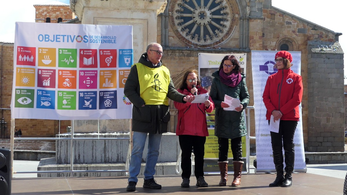 Lectura de un manifiesto por el Día Mundial de las ONGs.