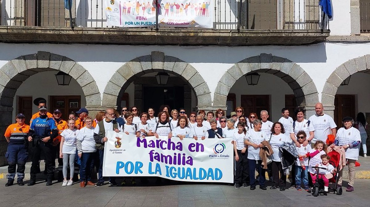 Marcha en El Tiemblo por el D&iacute;a de la Mujer en 2023.