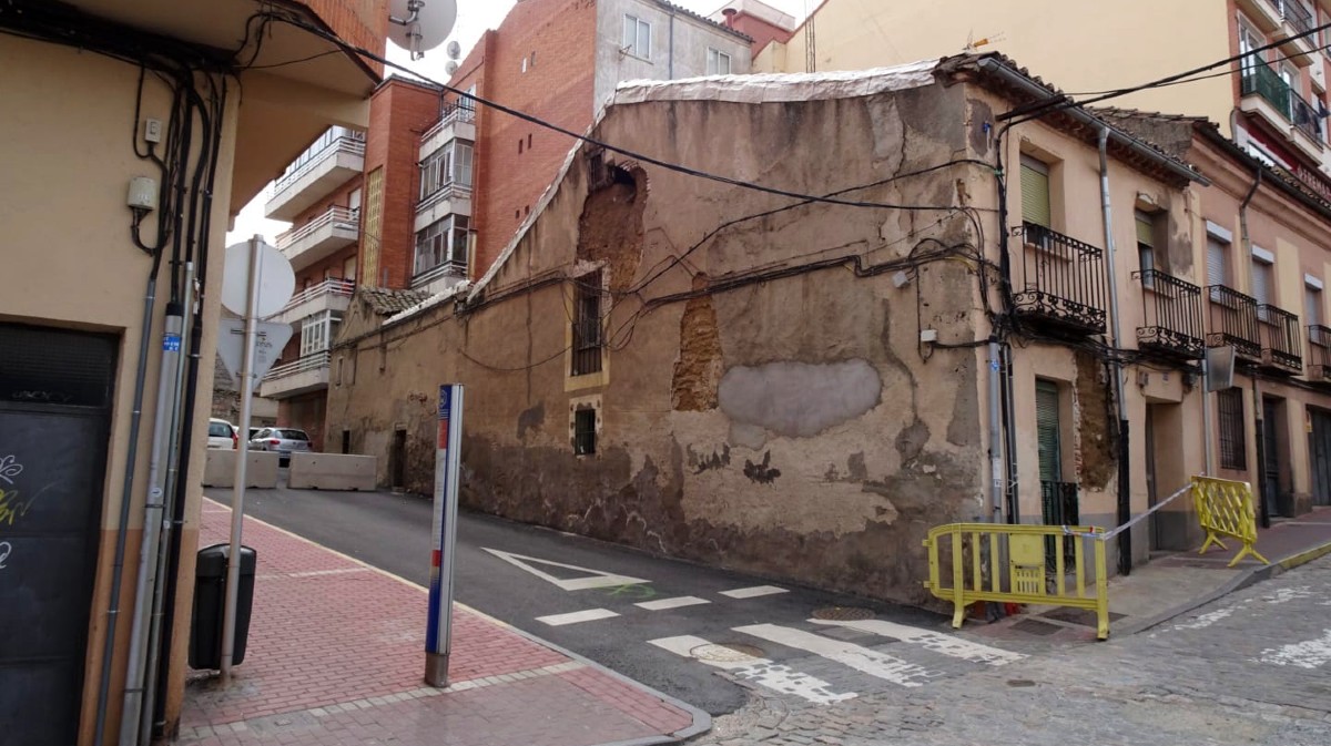Edificio de la calle Valladolid 12 para el que se tramita la declaración de ruina.