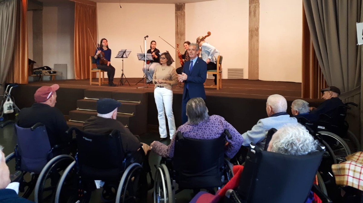 Recital en la Residencia de Mayores de la Junta.