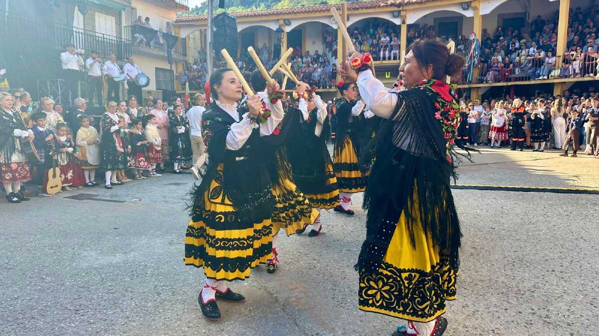 Danzas de paloteo de Hoyocasero