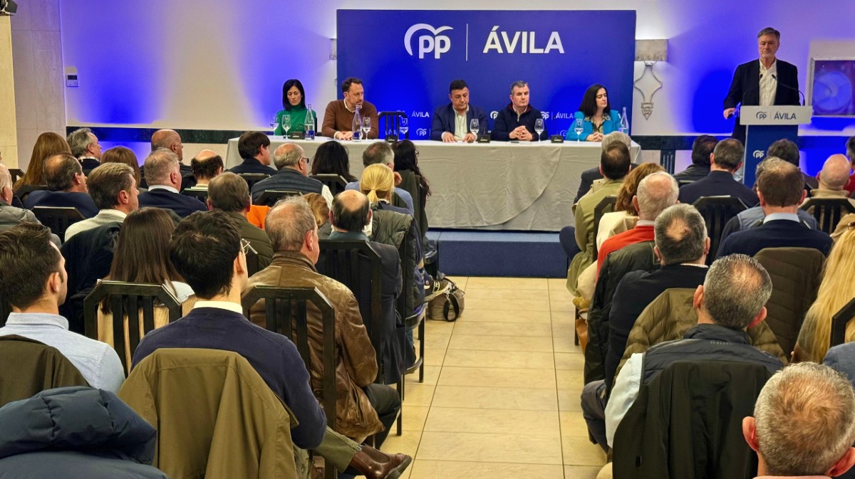 Reuni&oacute;n de la Junta Directiva del PP de &Aacute;vila.