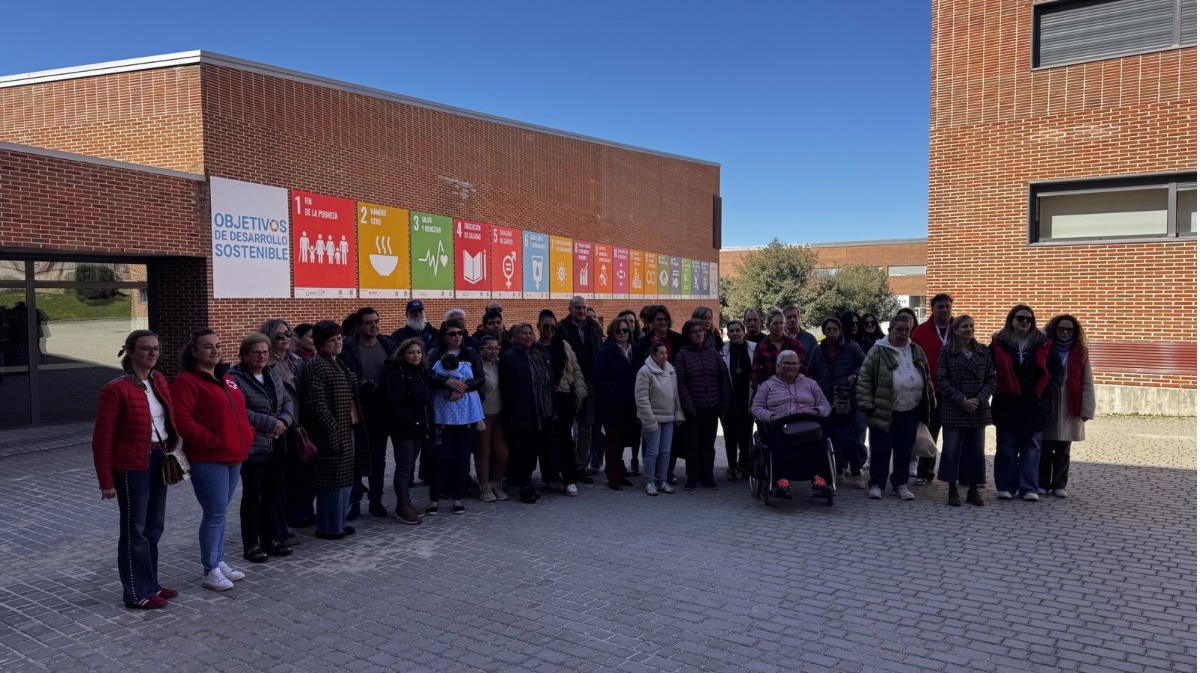 Casi una veintena de asociaciones crean mural gigante sobre los ODS