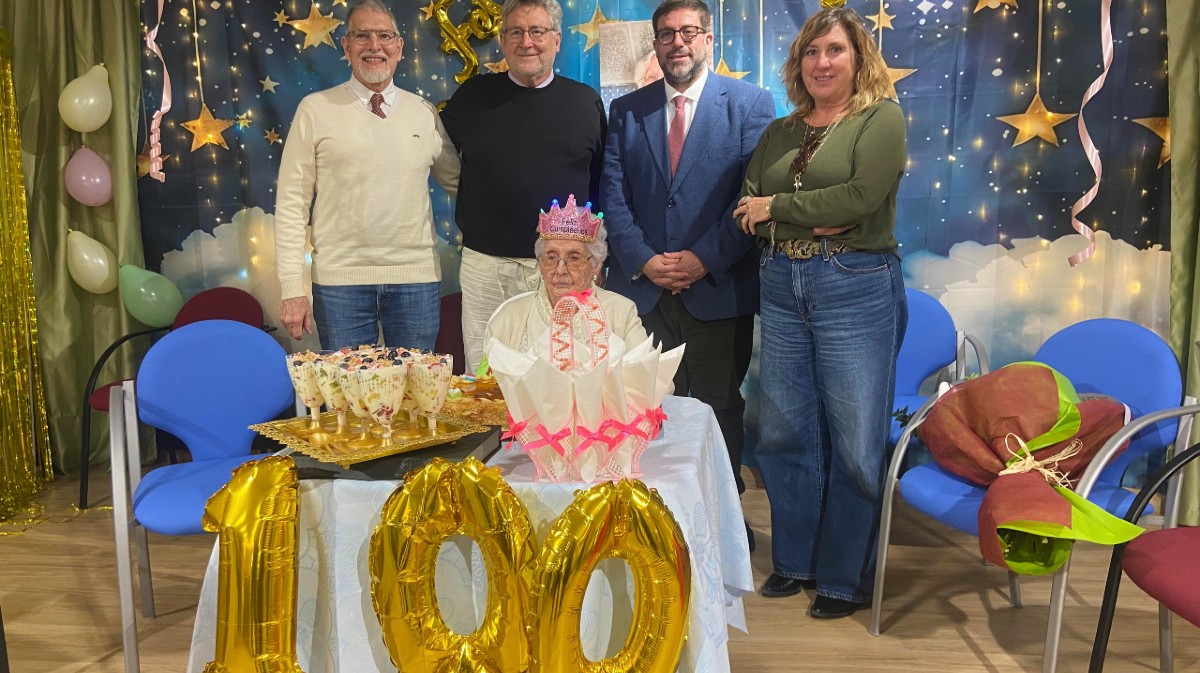 La centenaria Mari Cruz Salado celebra su 100 cumplea&ntilde;os.