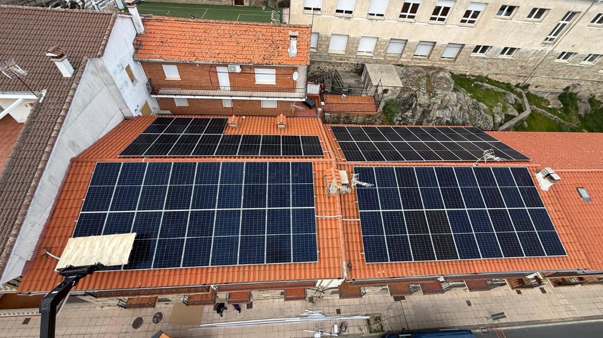 Instalaci&oacute;n fotovoltaica de autoconsumo colectivo en Pedro Bernardo.
